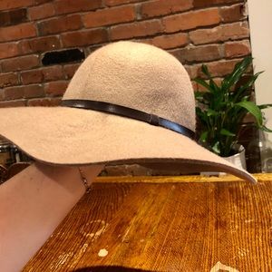 Floppy felt hat